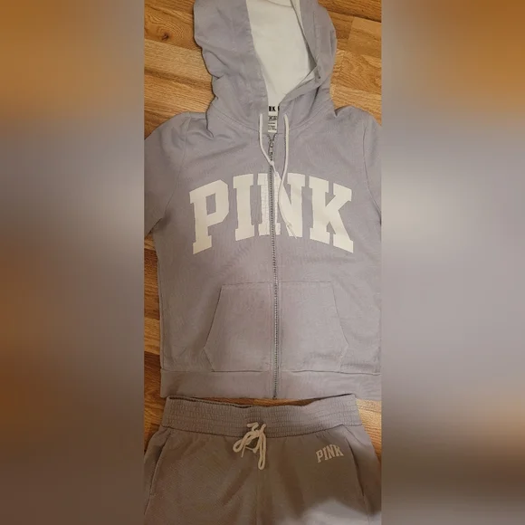 PINK Victoria's Secret Light Gray  Short Set Sz. Small - Picture 3 of 5